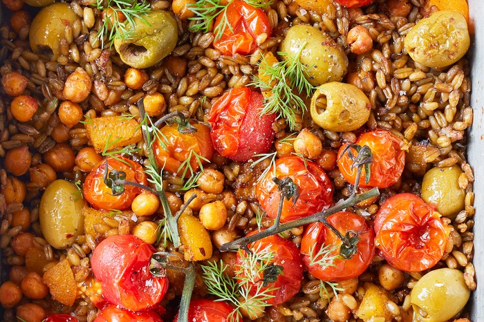 Moroccan freekeh traybake