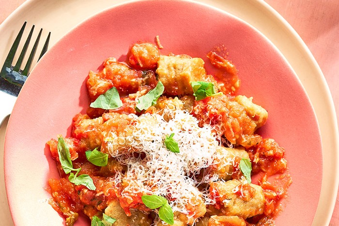 Sweet potato gnocchi with tomato sauce on a pink plate