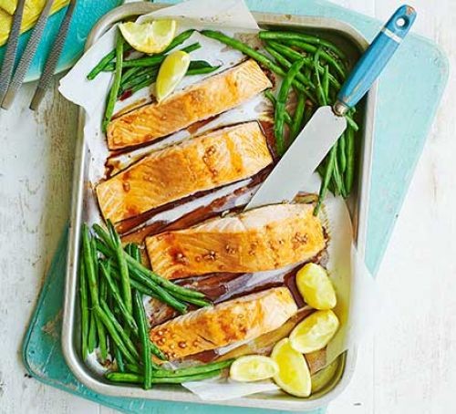 Teriyaki salmon and green beans on tray